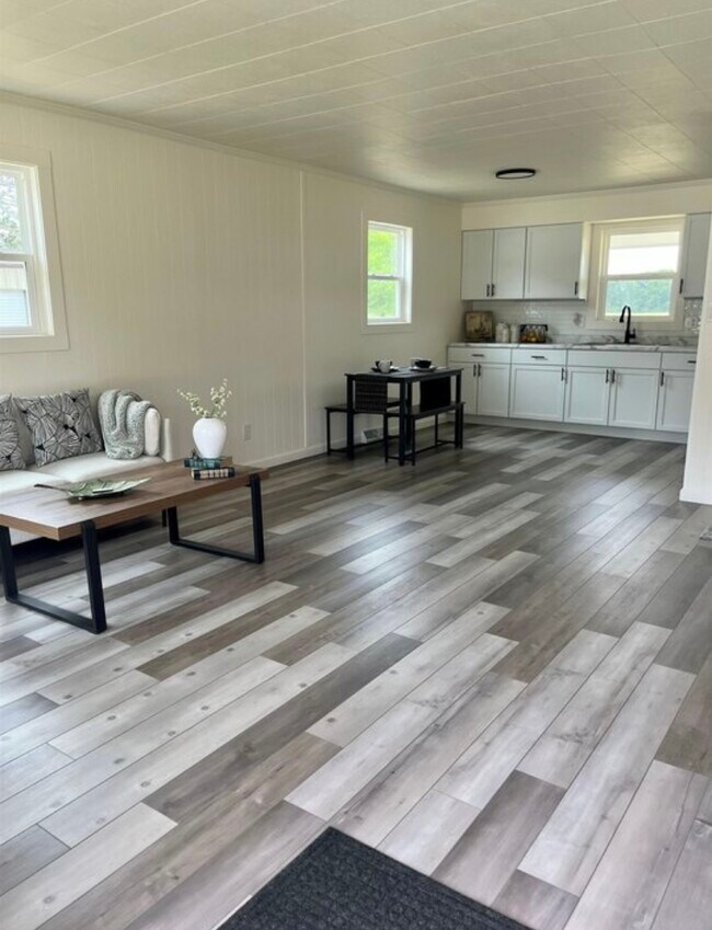 Building Photo - 3039 Lawson Dr