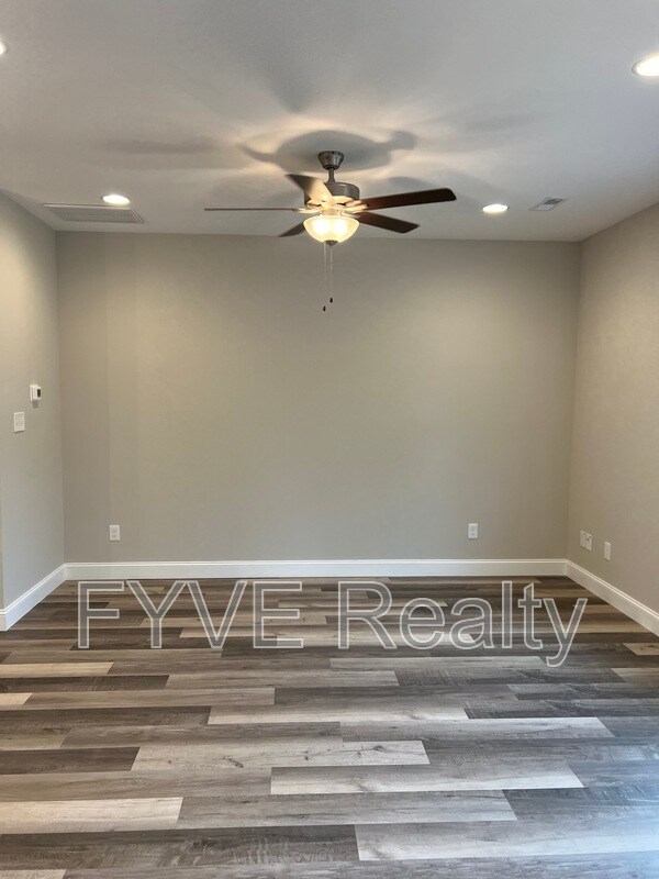 Foto del edificio - 4020 Laughing Brook Way