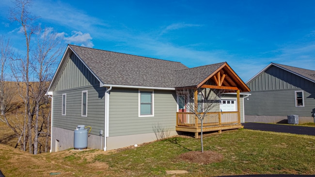 Building Photo - 218 Ava Wy