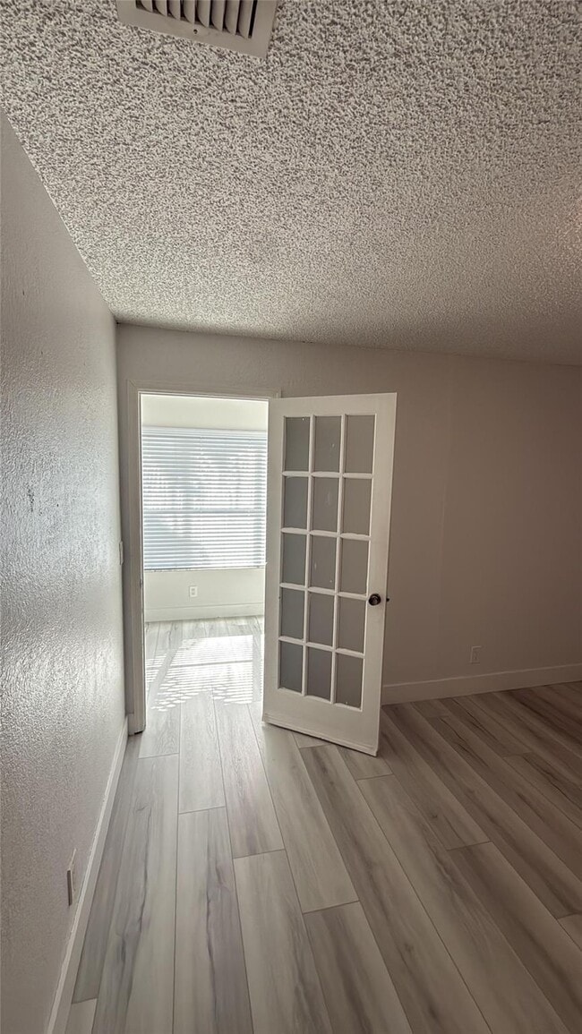 Foto del edificio - 3470 Pinewalk Dr N