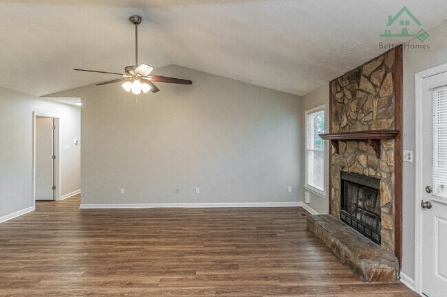 Foto del edificio - Recently updated 3 bedroom home with a fenced backyard!