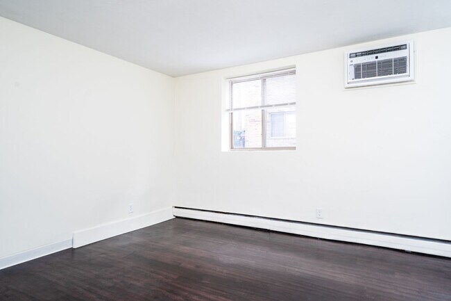 Interior Photo - 2009 Bryant