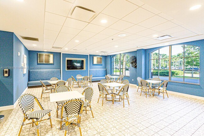 Foto del edificio - 2855 W Commercial Blvd