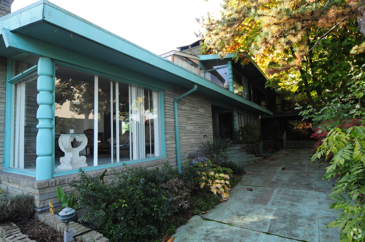 Building Photo - 2043 43rd Ave E