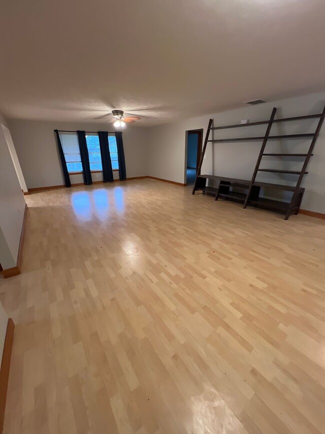 Foto del edificio - $500 Security Deposit! CHATHAM SCHOOLS SPR...