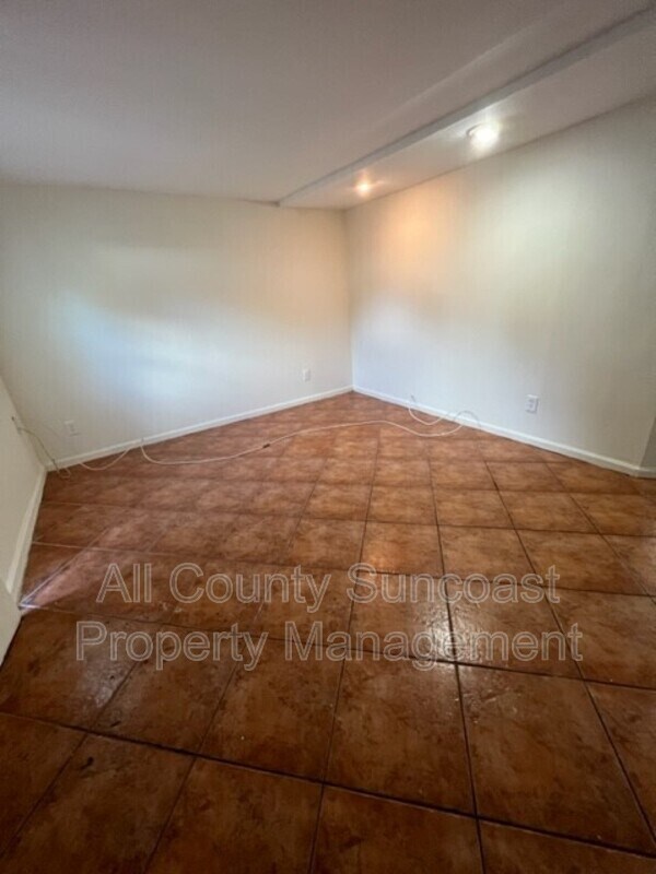 Building Photo - 2621 40th Ave N