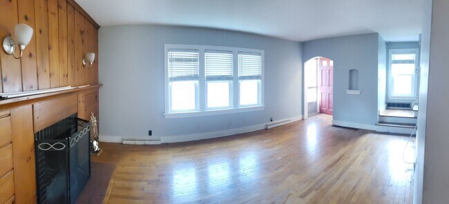 Foto del edificio - 3 bed 1 bath