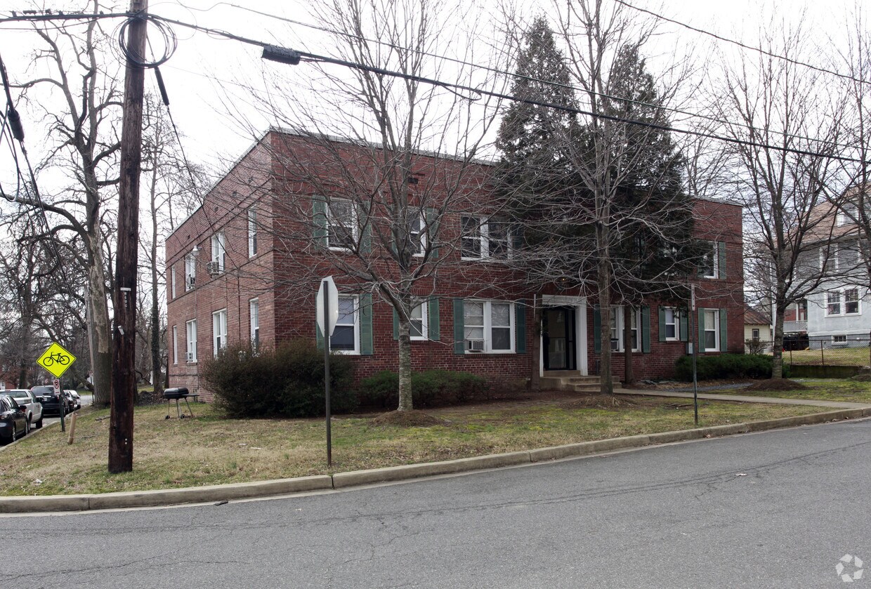 Building Photo - 4800 Fairfax Dr