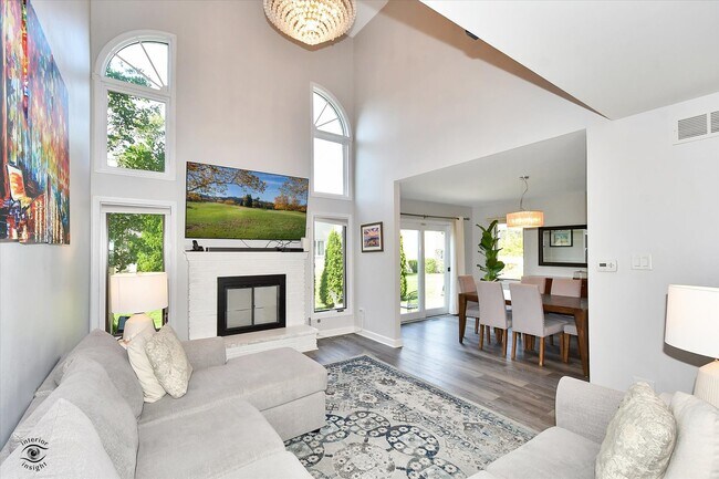 Foto del edificio - 17323 Lakebrook Dr