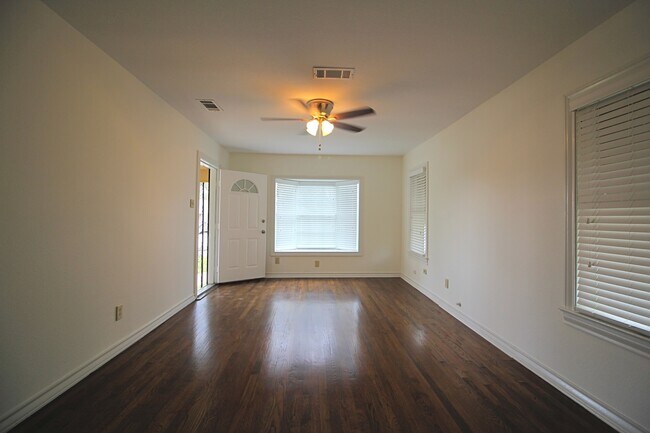 Foto del edificio - AVAILABLE NOW! 3 Bedroom Home near Southto...