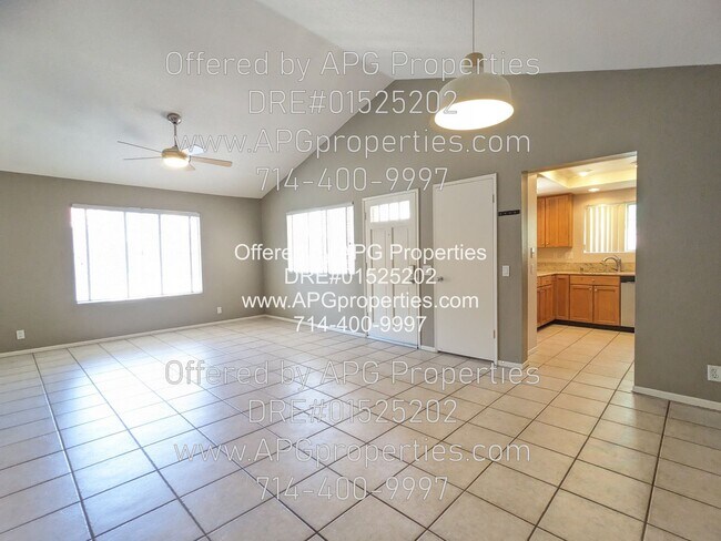 Building Photo - 2 Bedroom 1 Bathroom Condo with garage in ...