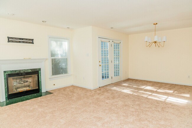 Foto del edificio - Lovely 3 bedroom, 2.5 Bathroom townhouse s...