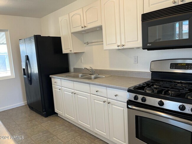 Building Photo - 1630 W Ironwood Dr