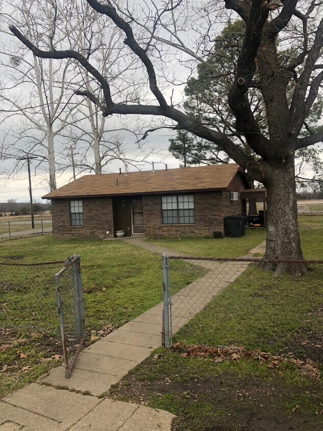 Primary Photo - 110 Olive St