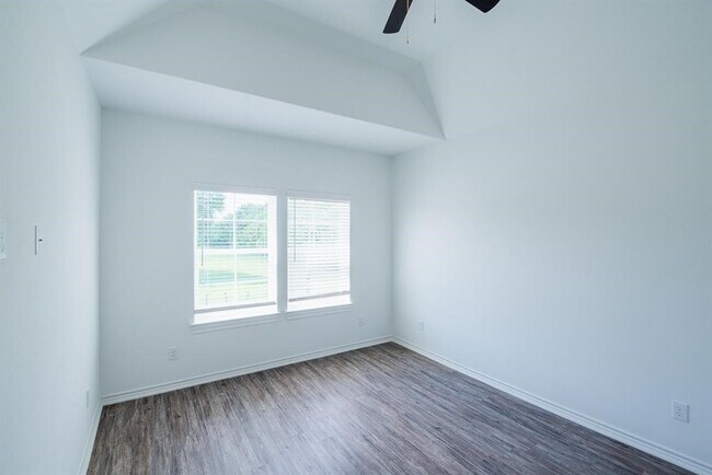 Foto del edificio - 3253 Real St