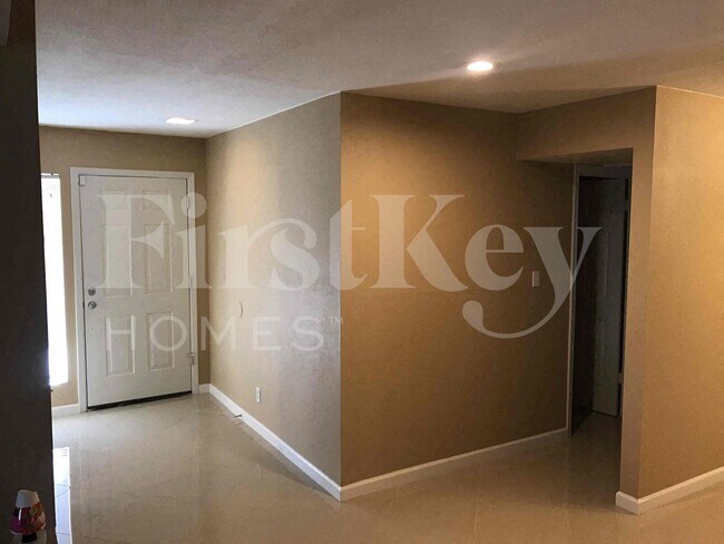 Building Photo - 6025 W Evans Dr