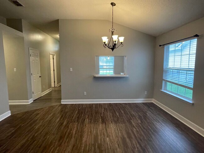 Building Photo - 2136 Heathrow Dr