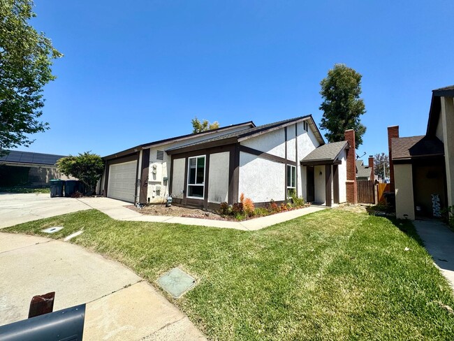Foto del edificio - Recently renovated 3 bedroom, 2 bath unit ...