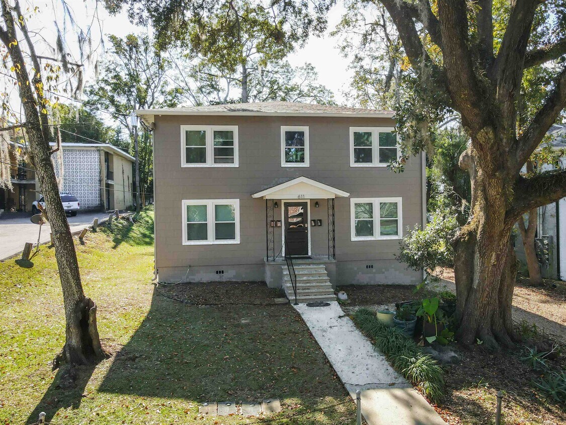Primary Photo - 611 E Park Ave