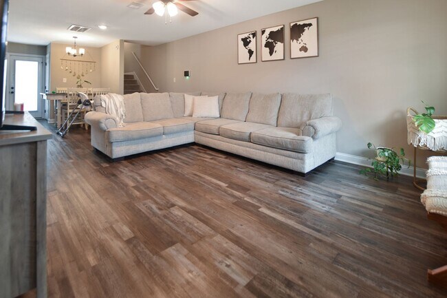 Foto del edificio - Pet Friendly Three Bedroom!