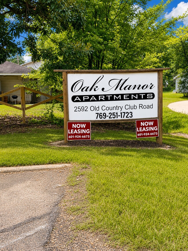 Oak Manor Apartments
