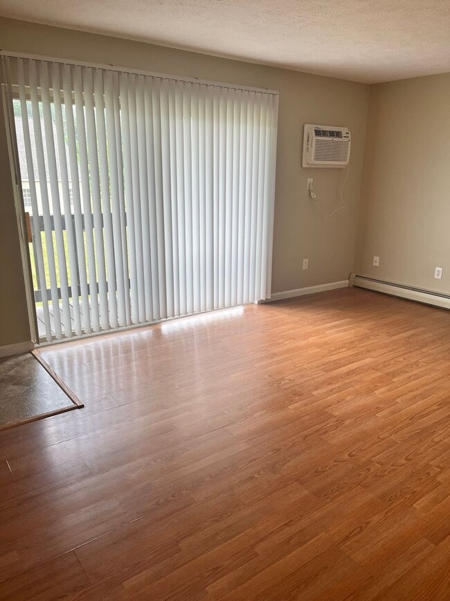 Interior Photo - Lakepointe