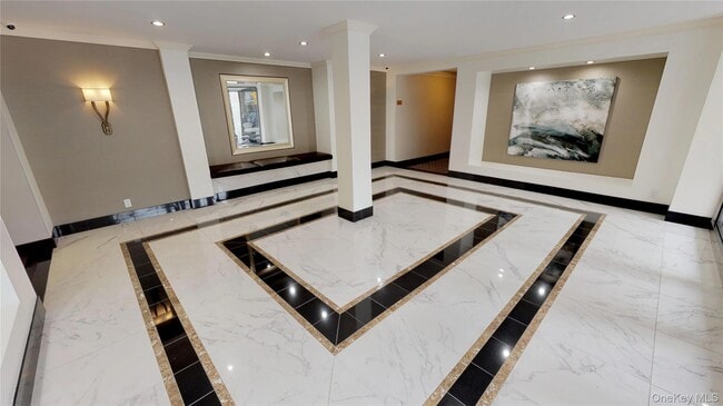 Foto del edificio - 66-15 Thornton Pl