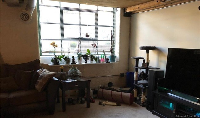 Foto del edificio - 68 Thermos Ave