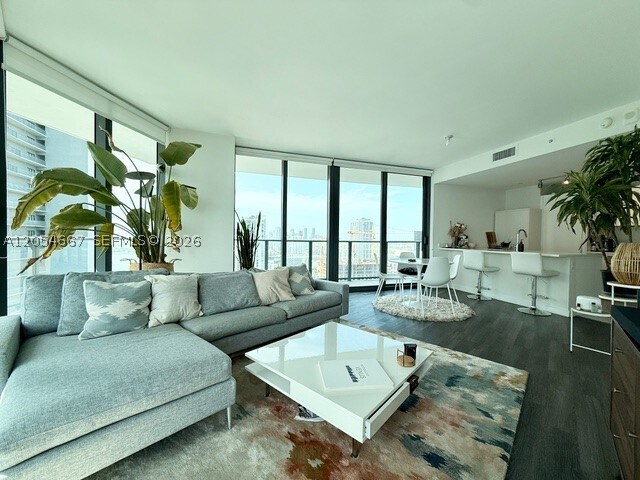 Foto del edificio - 501 NE 31st St