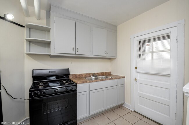 Building Photo - 5316 N Bowmanville Ave