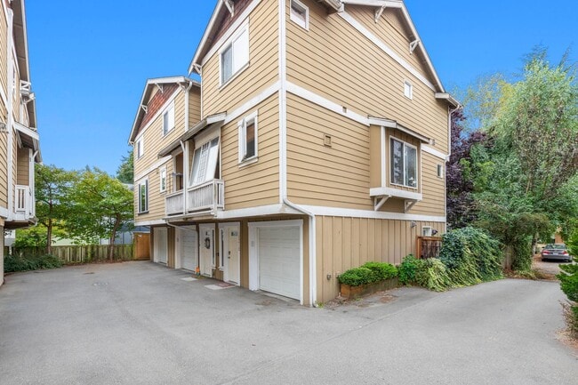 Building Photo - 3bd/2.5ba Seattle House