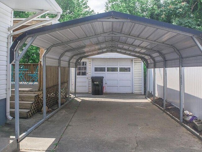 Photo - 2106 Fort St House