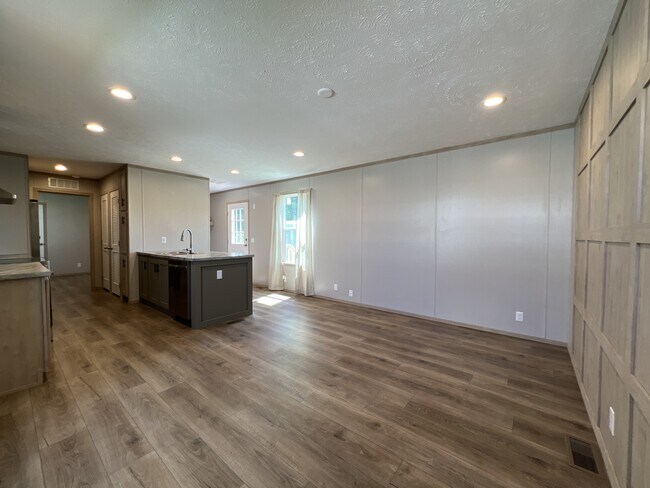 Foto del edificio - 15462 Lewis Rd