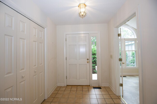 Building Photo - 1601 Cabot Cir