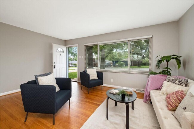Foto del edificio - 9731 Twincrest Dr