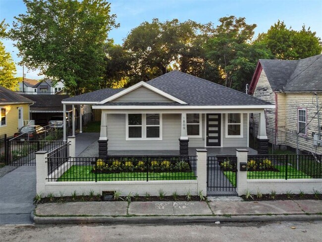 Building Photo - 1809 Hardy St