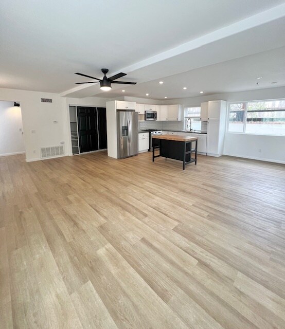 Foto del edificio - 1155 Cornish Dr