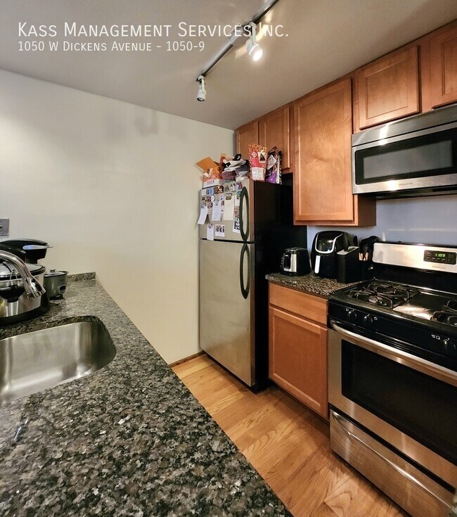 Foto del edificio - 1050 W Dickens Ave