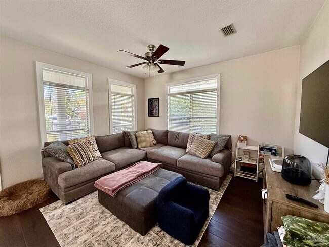 Foto del edificio - 1313 E Strong St