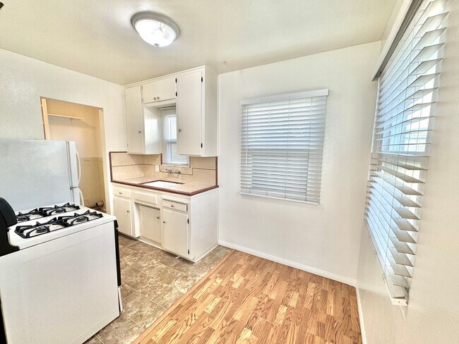 Foto del edificio - 4322-4324 Temecula Street