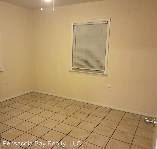 Building Photo - 3 br, 1 bath House - 6106 Syrcle Ave