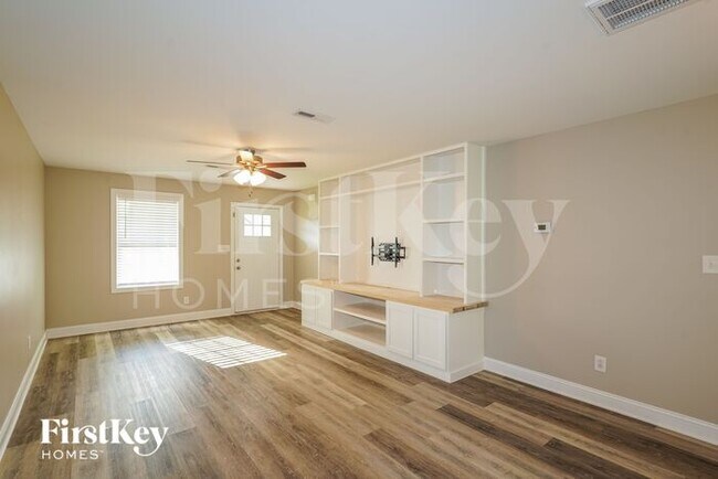 Foto del edificio - 1086 Whitney Dr