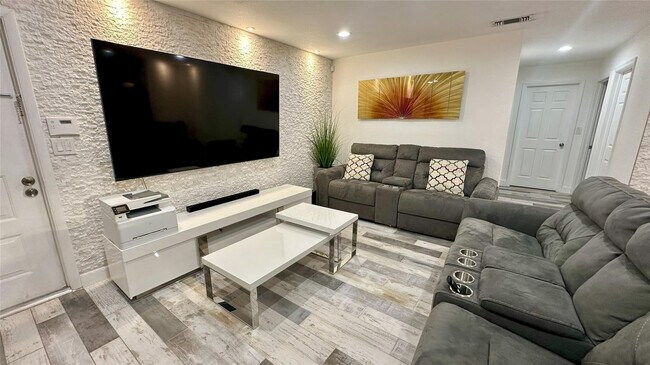 Foto del edificio - 4751 NE 10th Ave