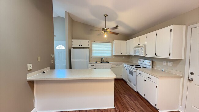 Building Photo - Beautifully Updated Home with Huge Screened Porch & Fenced Yard!