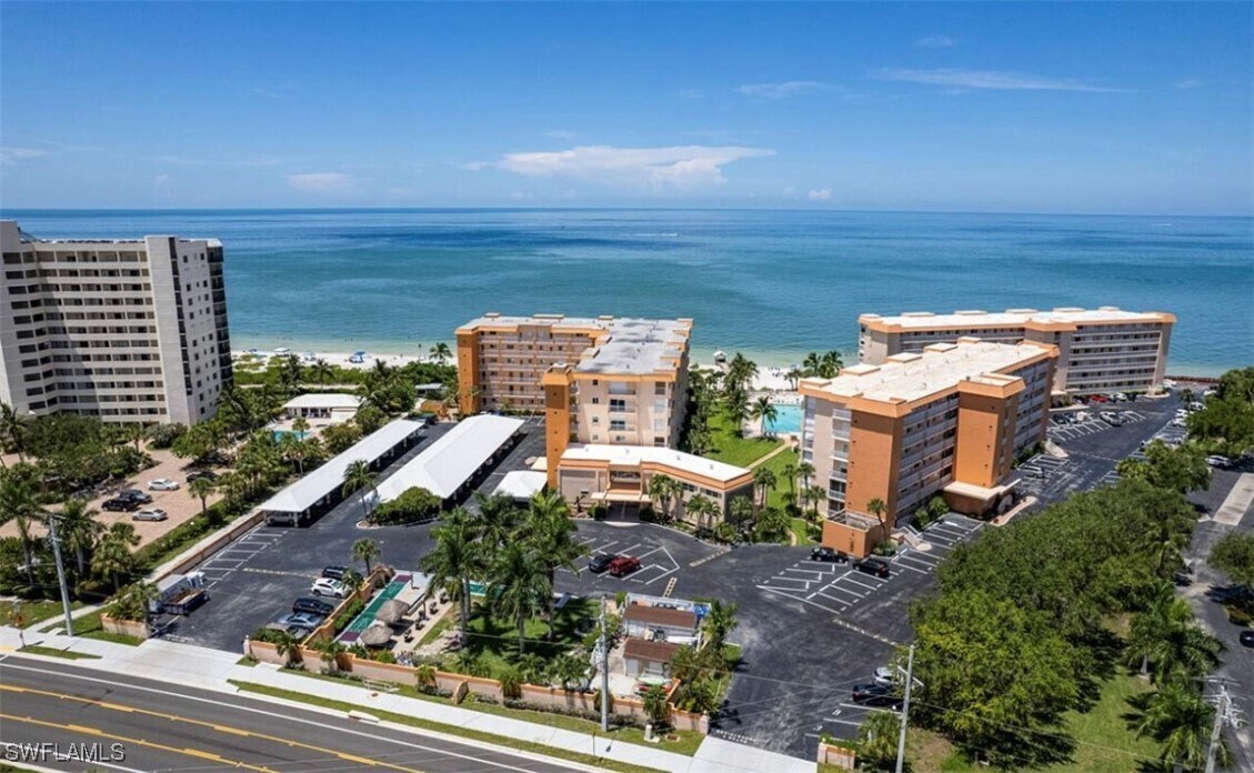 Foto principal - 7400 Estero Blvd