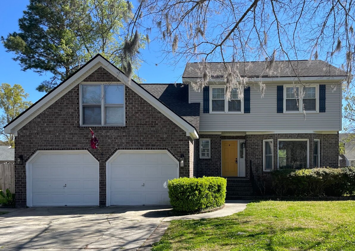 Primary Photo - Archdale 4 bed / 2.5 bath
