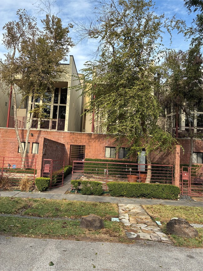 Foto del edificio - 6320 Haskell St