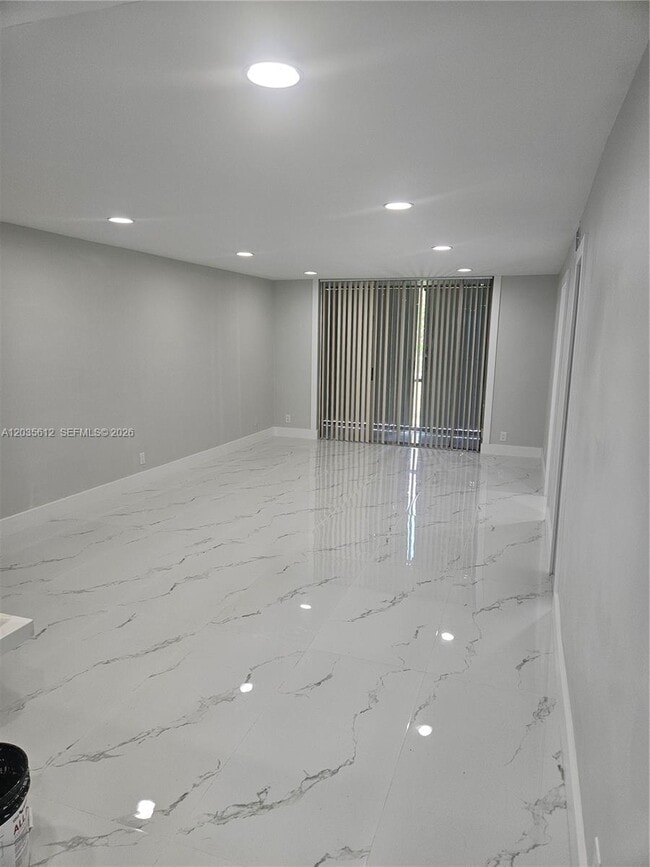 Foto del edificio - 700 S Hollybrook Dr
