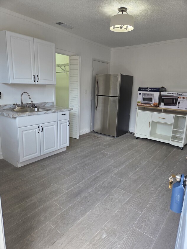 Main Room 1 - 448 E 40th St