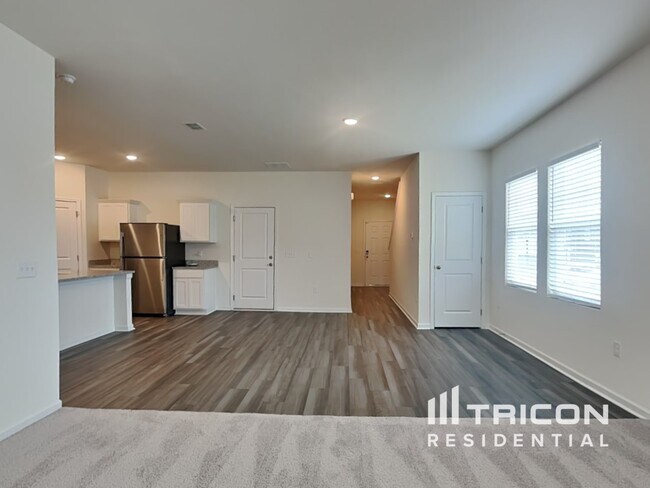 Building Photo - 1056 Large Poppy Dr